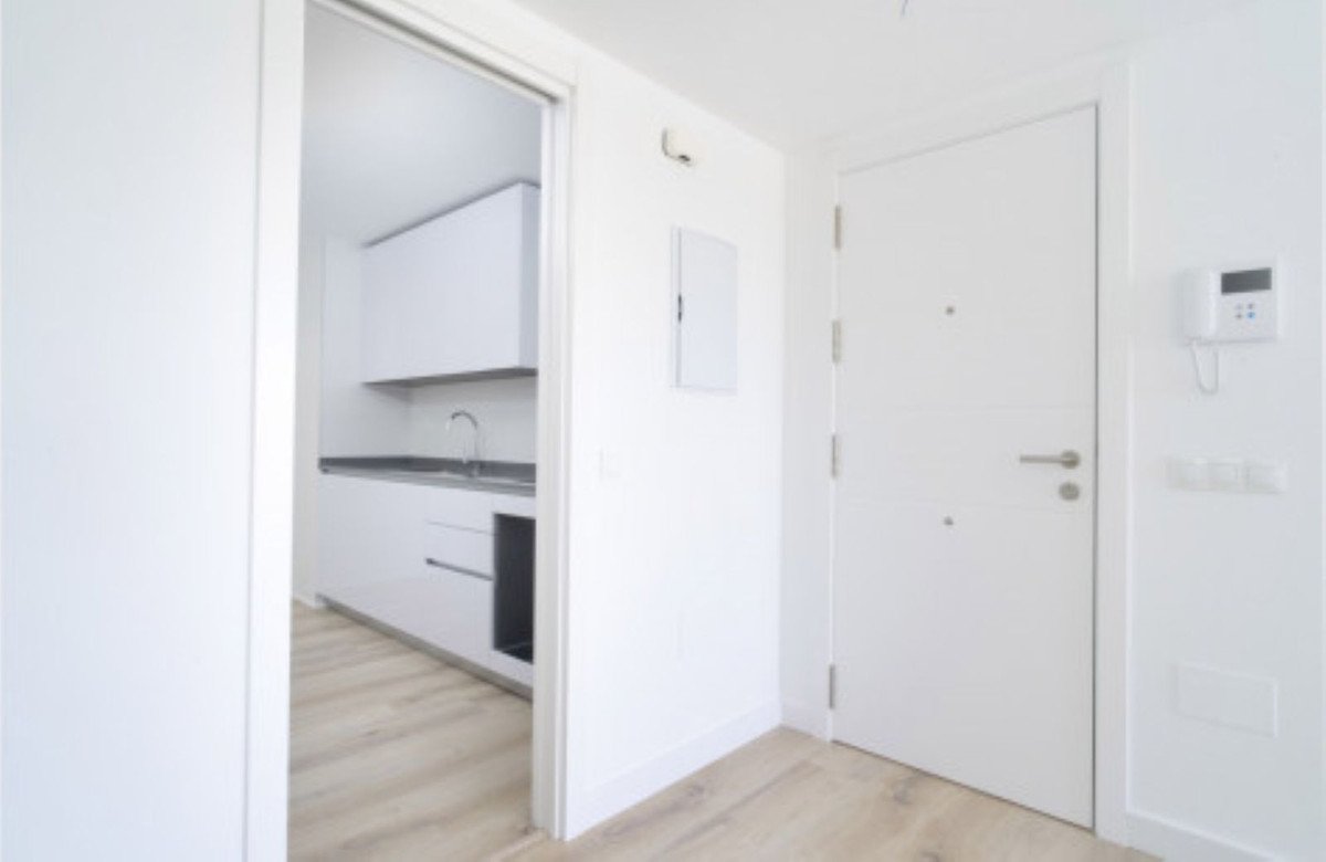 3 Bed Middle Floor Apartment in Nueva Andalucía