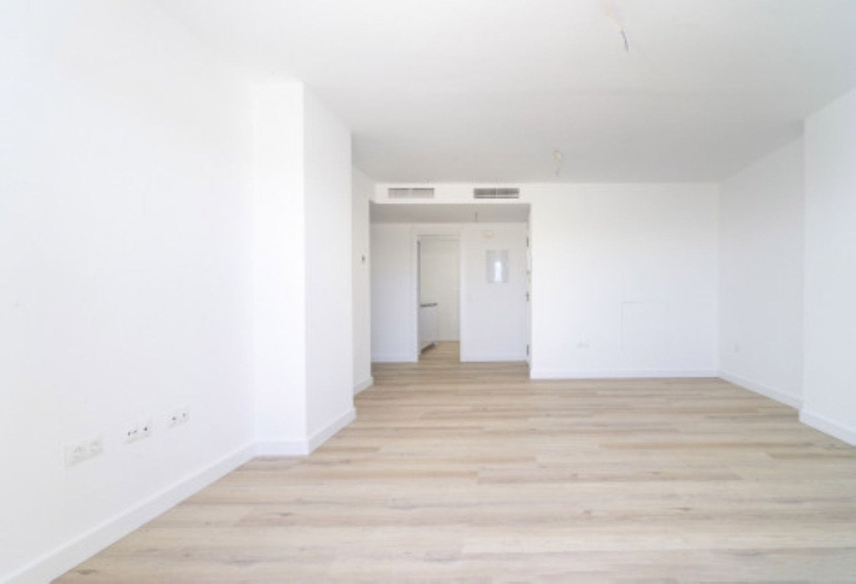 3 Bed Middle Floor Apartment in Nueva Andalucía