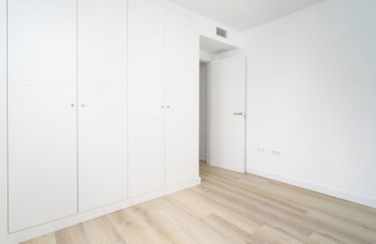 3 Bed Middle Floor Apartment in Nueva Andalucía