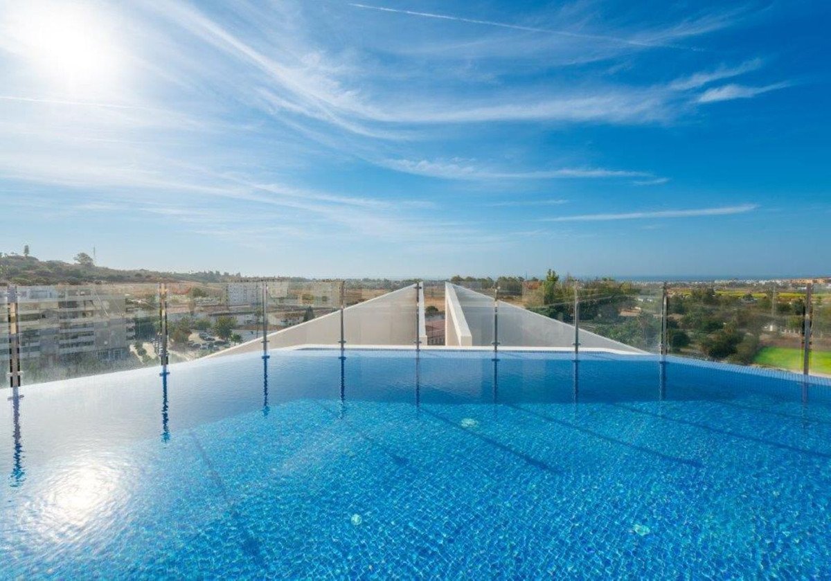 3 Bed Middle Floor Apartment in Nueva Andalucía