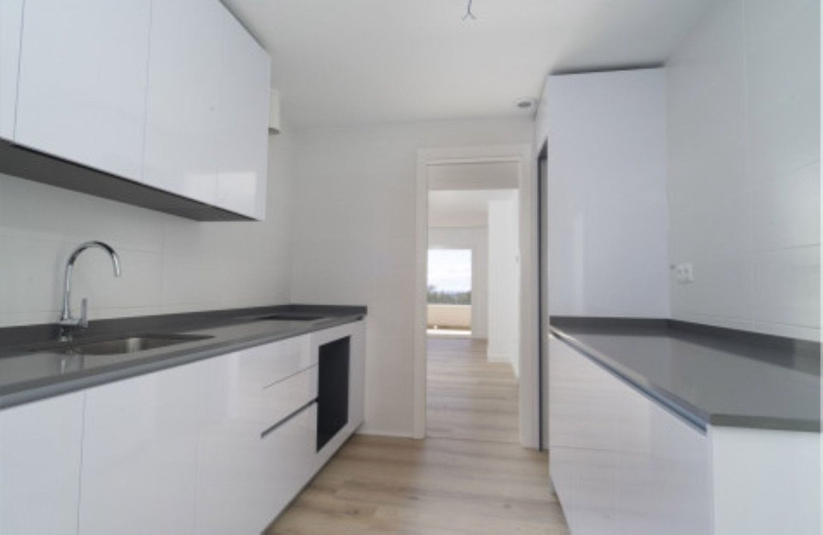 3 Bed Middle Floor Apartment in Nueva Andalucía
