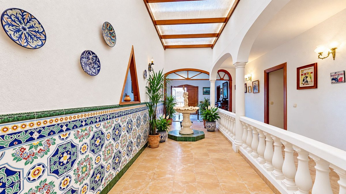 7 Bed Detached Villa in Arroyo de la Miel