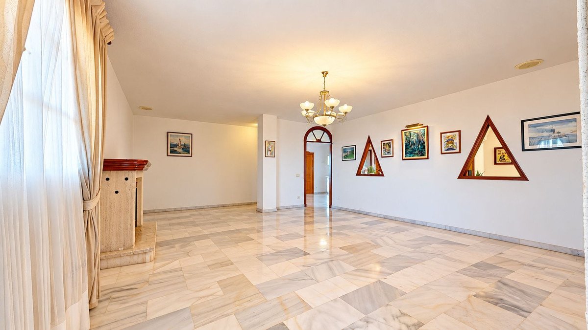 7 Bed Detached Villa in Arroyo de la Miel