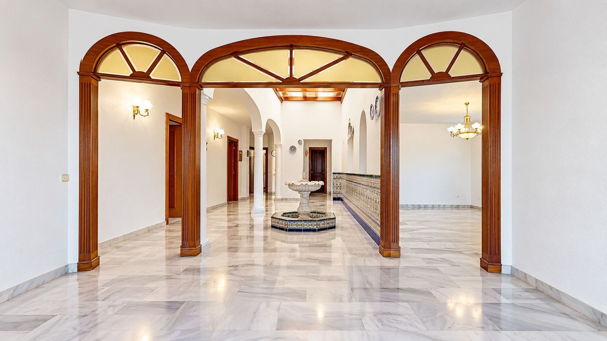 7 Bed Detached Villa in Arroyo de la Miel