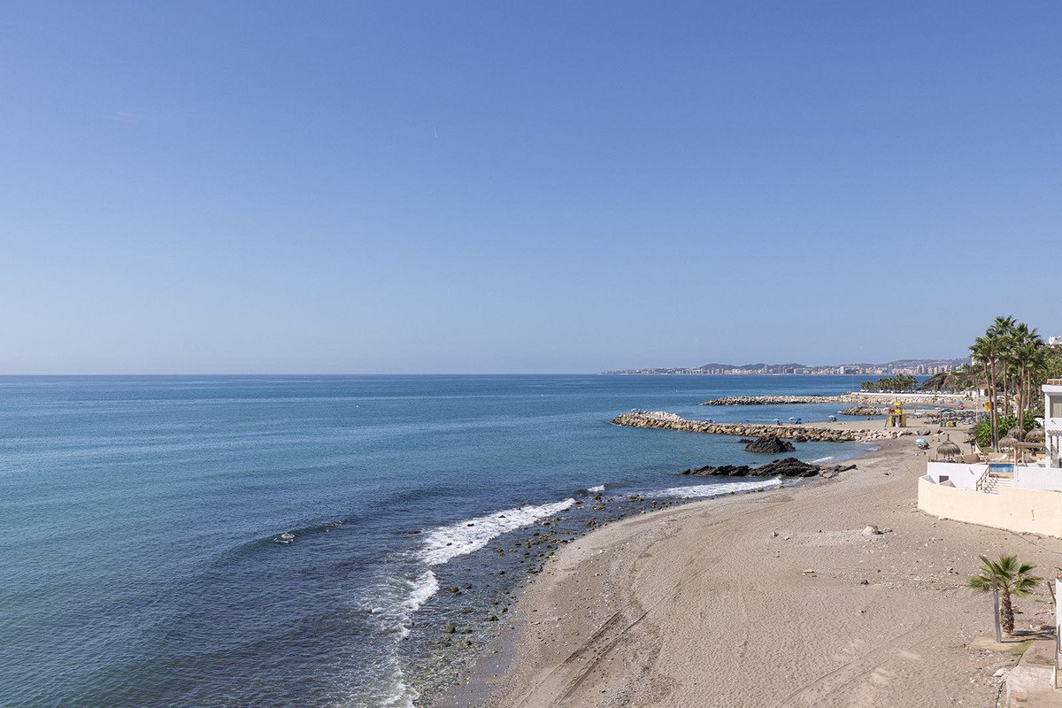 2 Bed Middle Floor Apartment in Benalmadena Costa