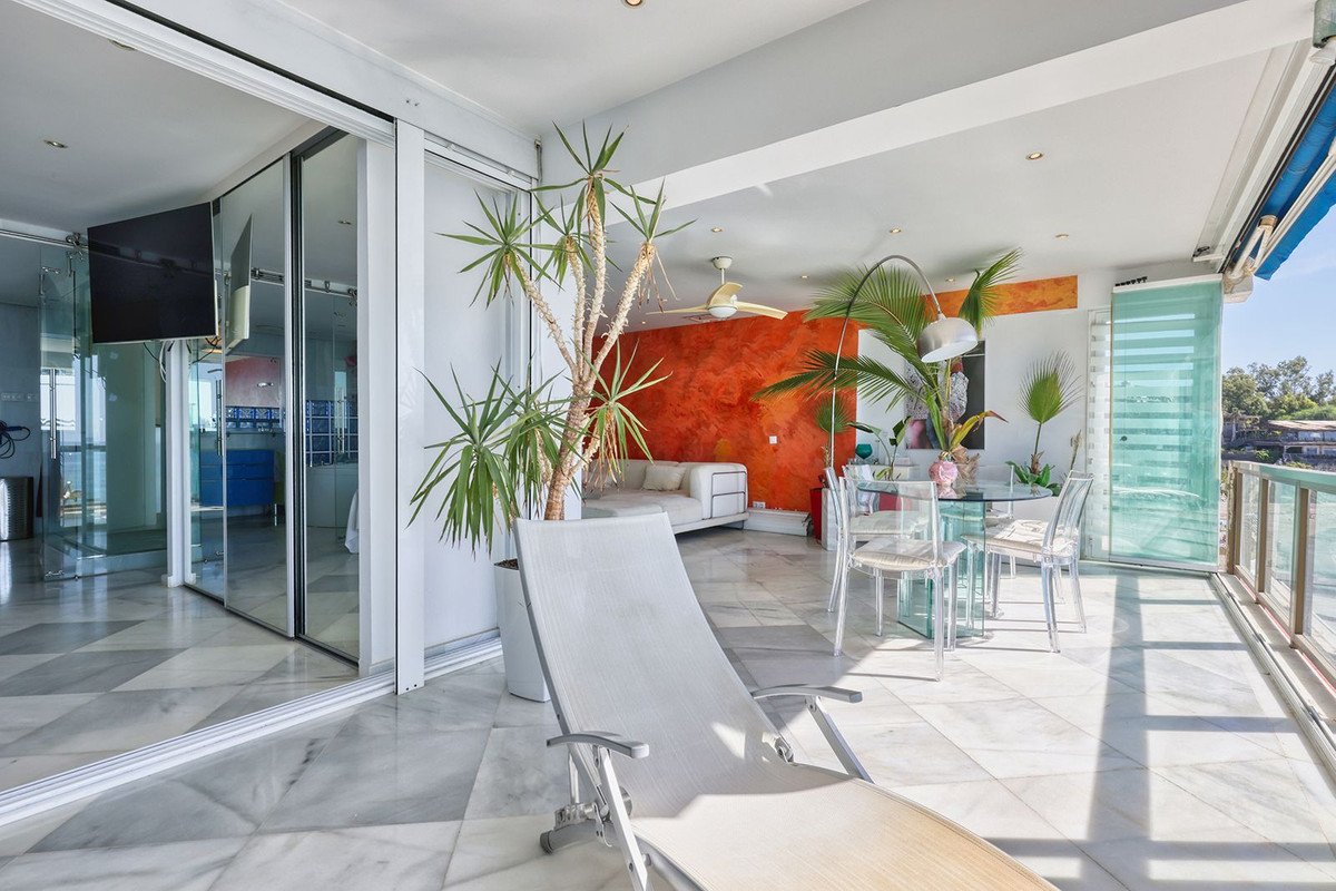 2 Bed Middle Floor Apartment in Benalmadena Costa