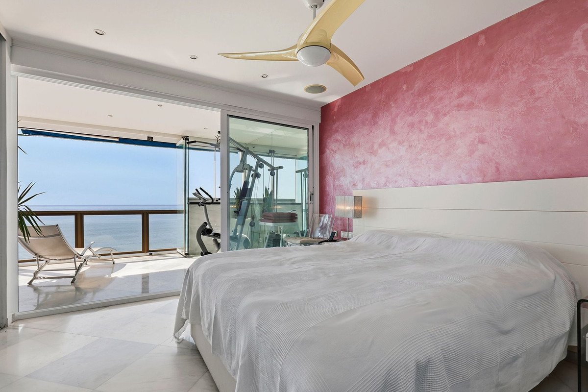 2 Bed Middle Floor Apartment in Benalmadena Costa