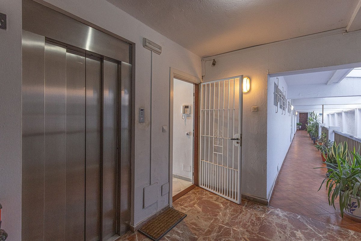 2 Bed Middle Floor Apartment in Benalmadena Costa
