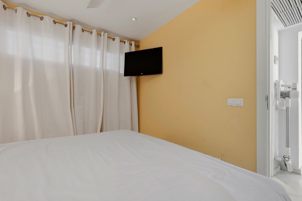 2 Bed Middle Floor Apartment in Benalmadena Costa