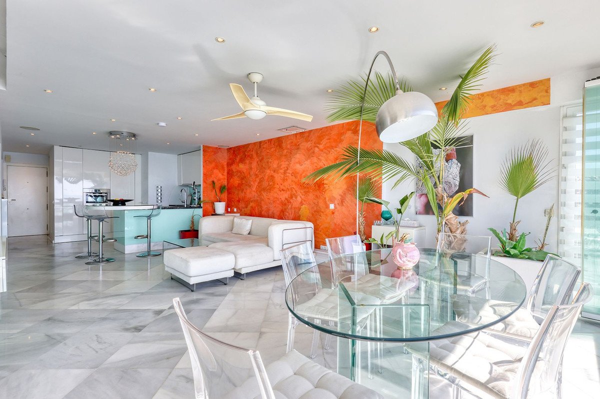 2 Bed Middle Floor Apartment in Benalmadena Costa