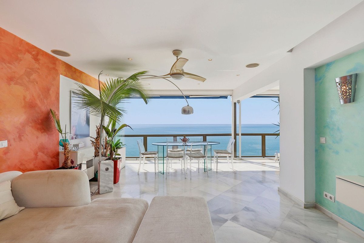2 Bed Middle Floor Apartment in Benalmadena Costa