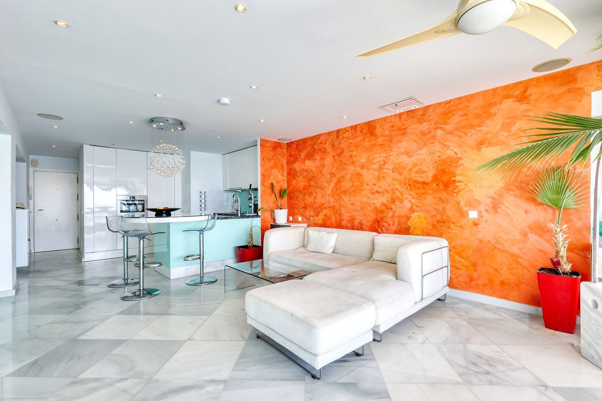 2 Bed Middle Floor Apartment in Benalmadena Costa