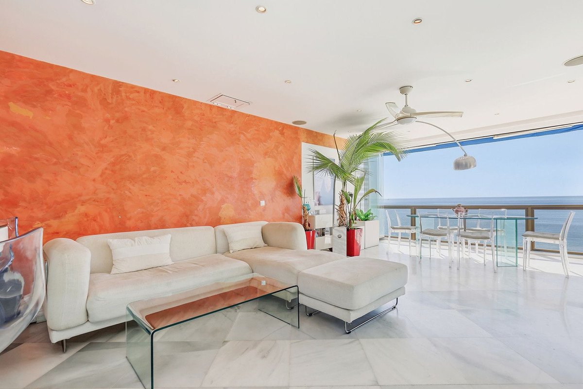 2 Bed Middle Floor Apartment in Benalmadena Costa