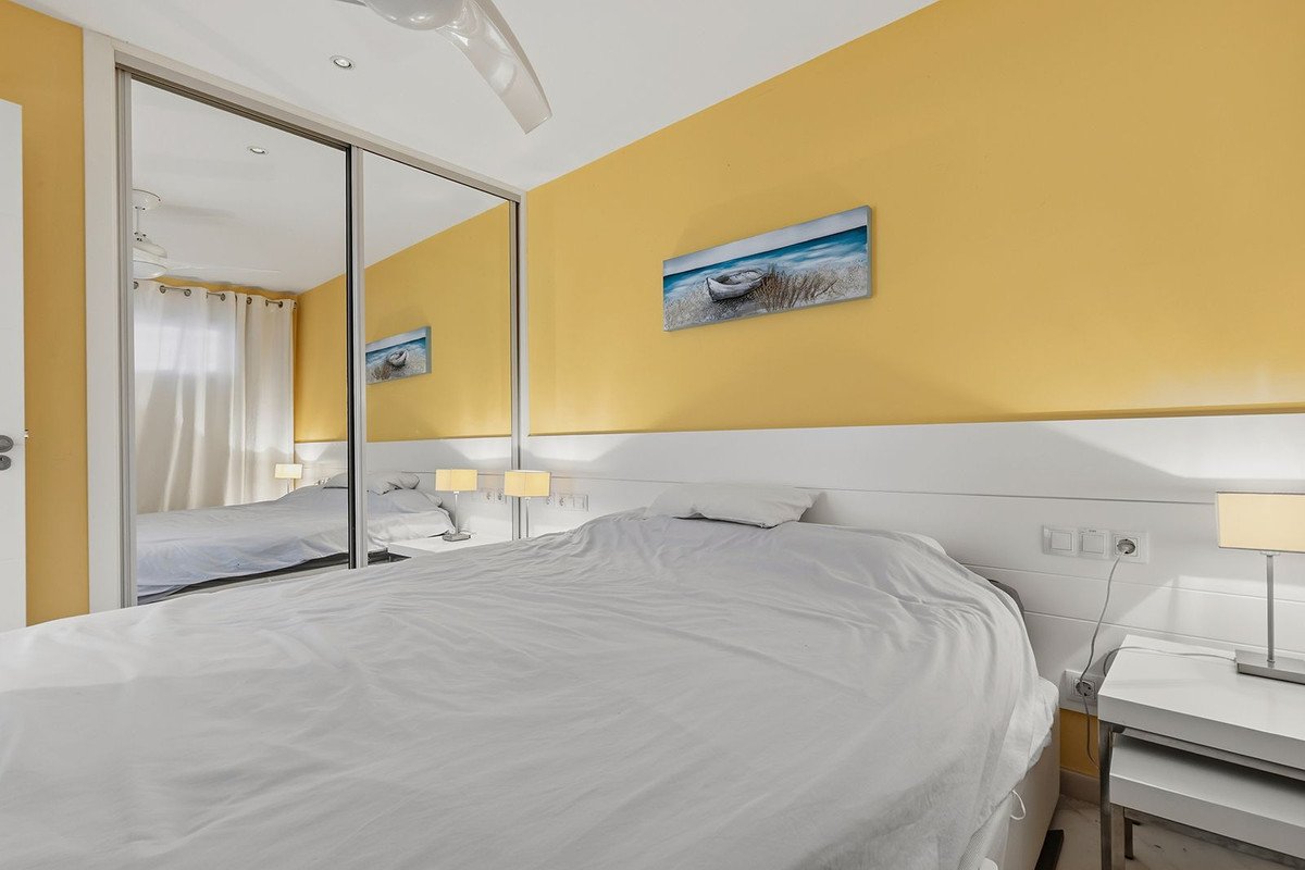 2 Bed Middle Floor Apartment in Benalmadena Costa
