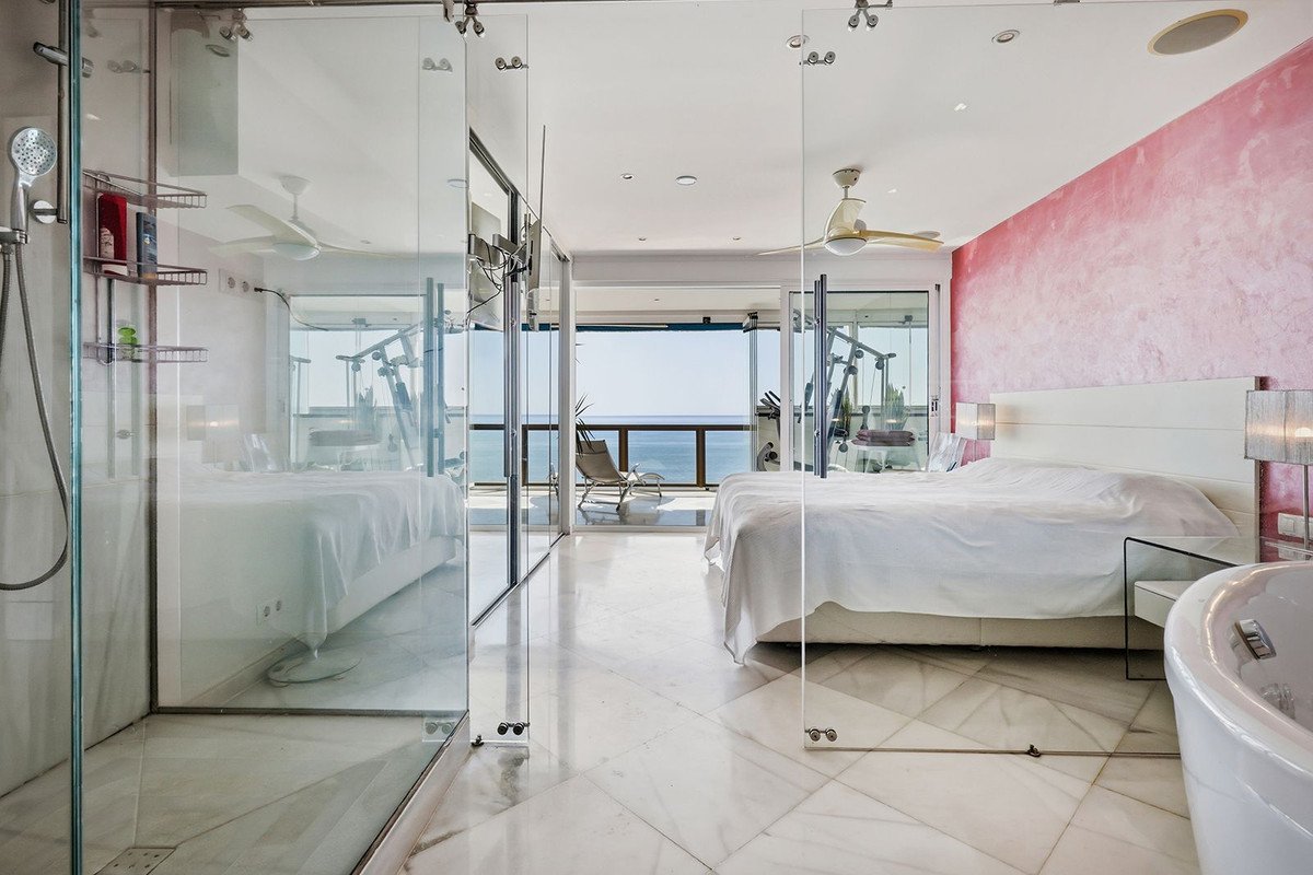 2 Bed Middle Floor Apartment in Benalmadena Costa
