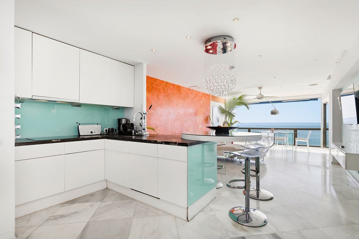 2 Bed Middle Floor Apartment in Benalmadena Costa