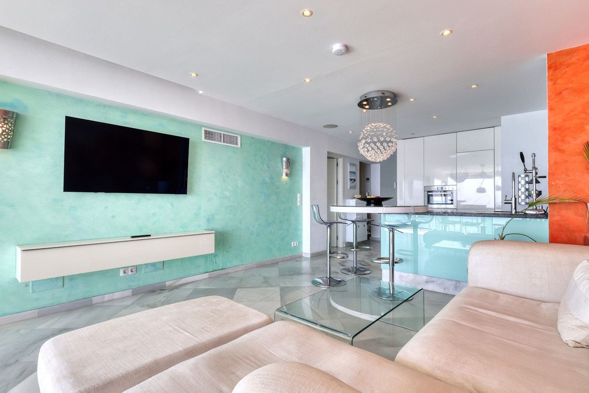 2 Bed Middle Floor Apartment in Benalmadena Costa
