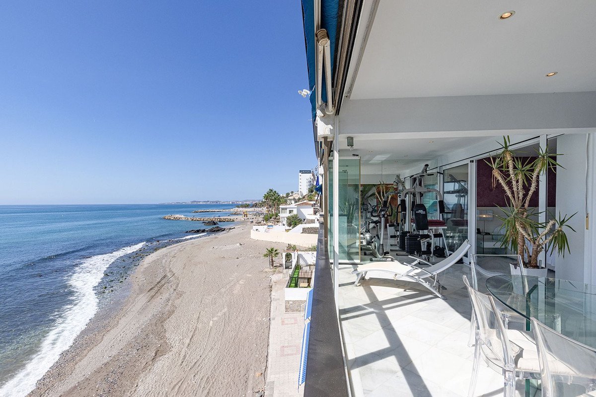 2 Bed Middle Floor Apartment in Benalmadena Costa