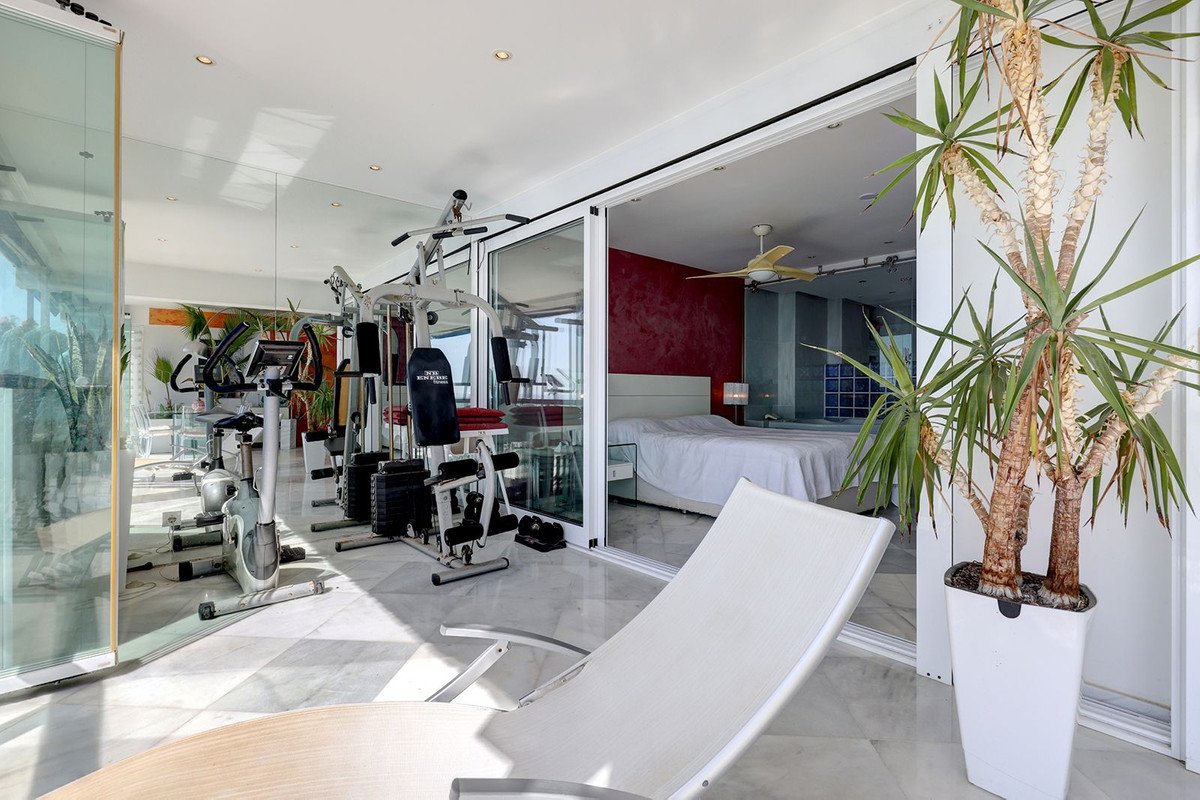2 Bed Middle Floor Apartment in Benalmadena Costa