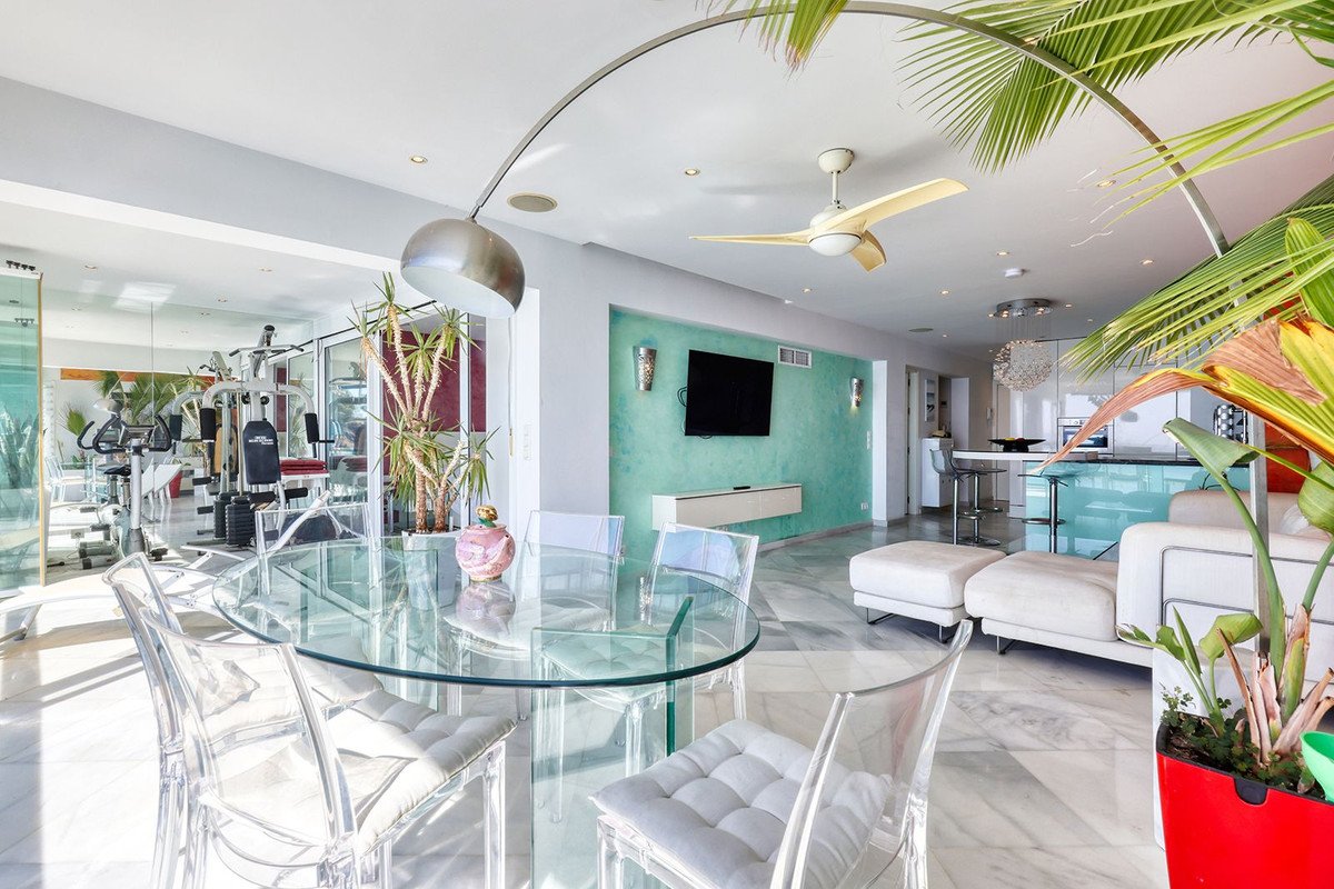 2 Bed Middle Floor Apartment in Benalmadena Costa