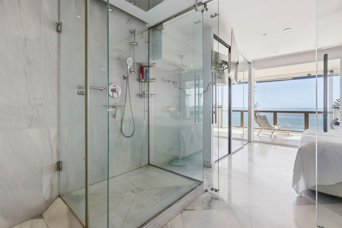 2 Bed Middle Floor Apartment in Benalmadena Costa