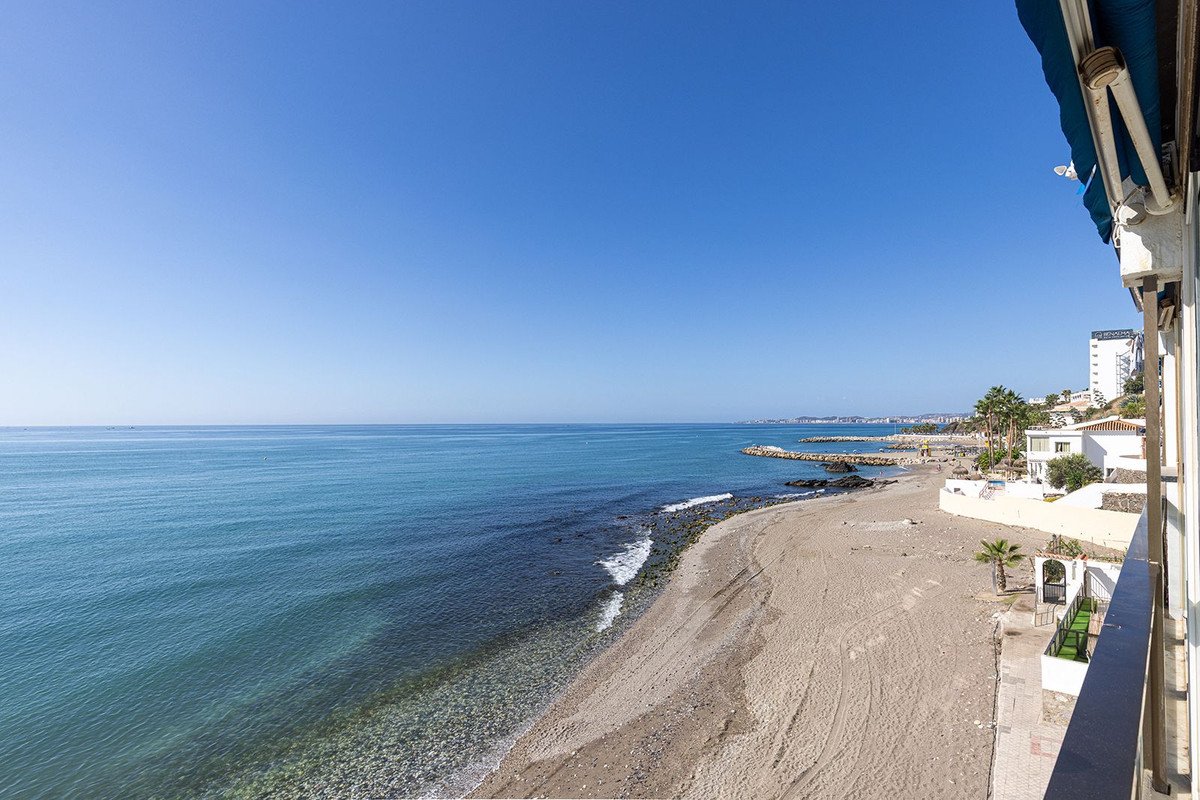 2 Bed Middle Floor Apartment in Benalmadena Costa