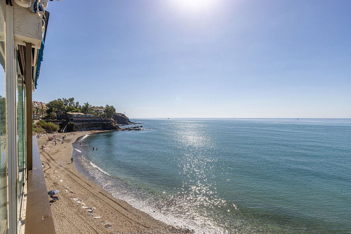 2 Bed Middle Floor Apartment in Benalmadena Costa