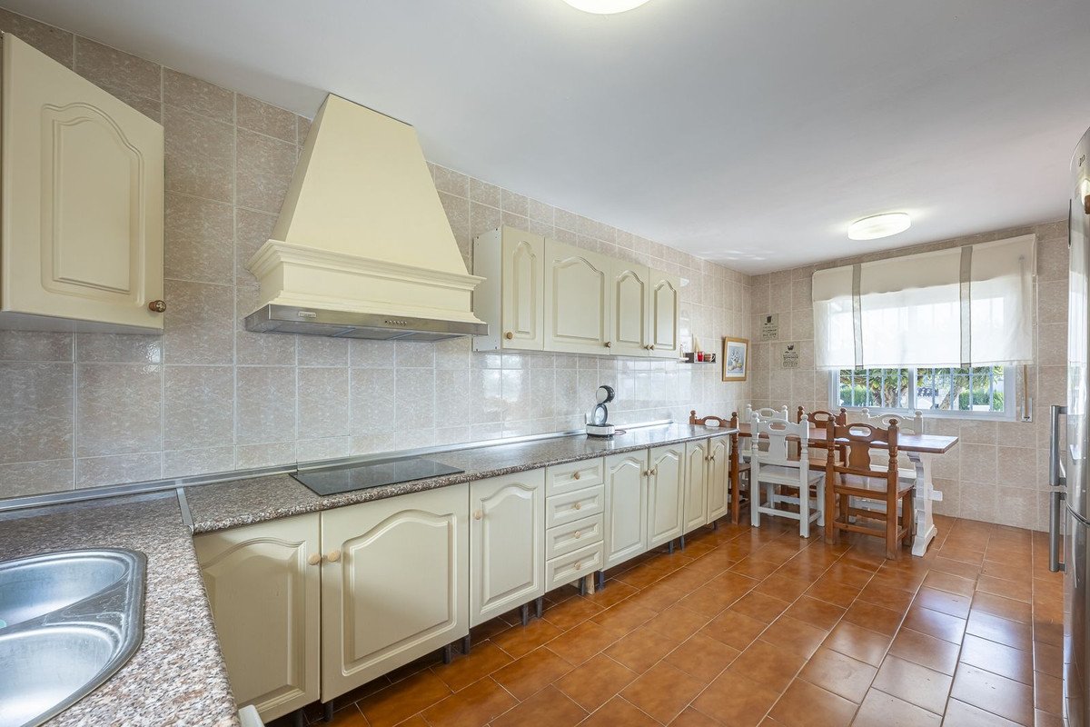 3 Bed Detached Villa in Estepona