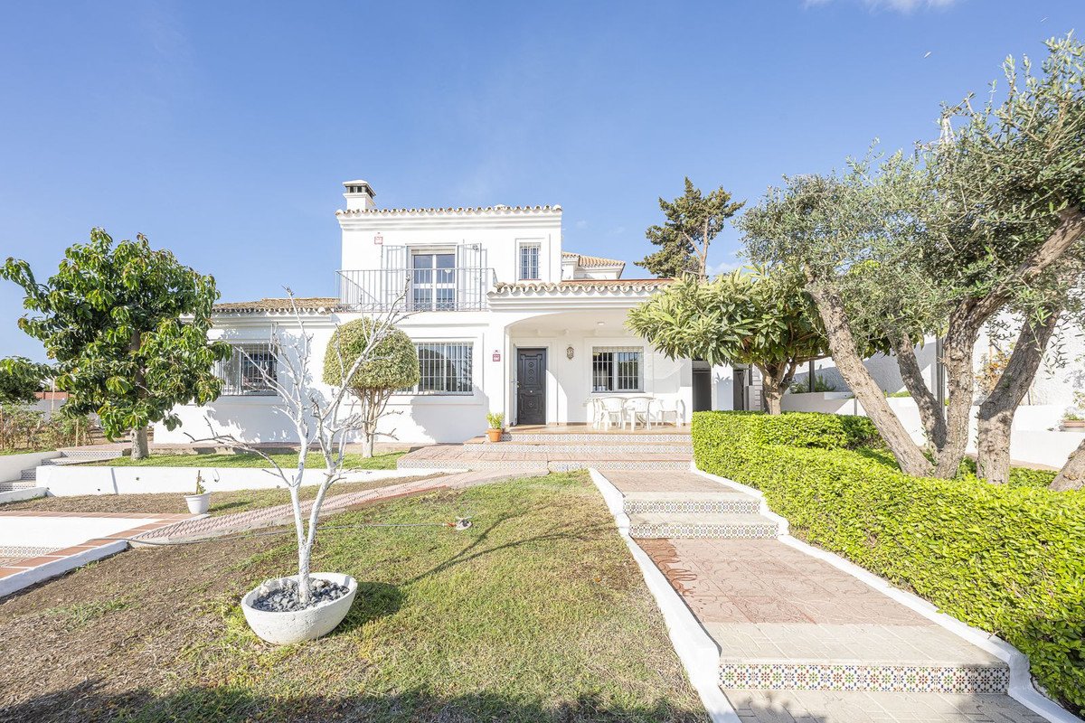 3 Bed Detached Villa in Estepona
