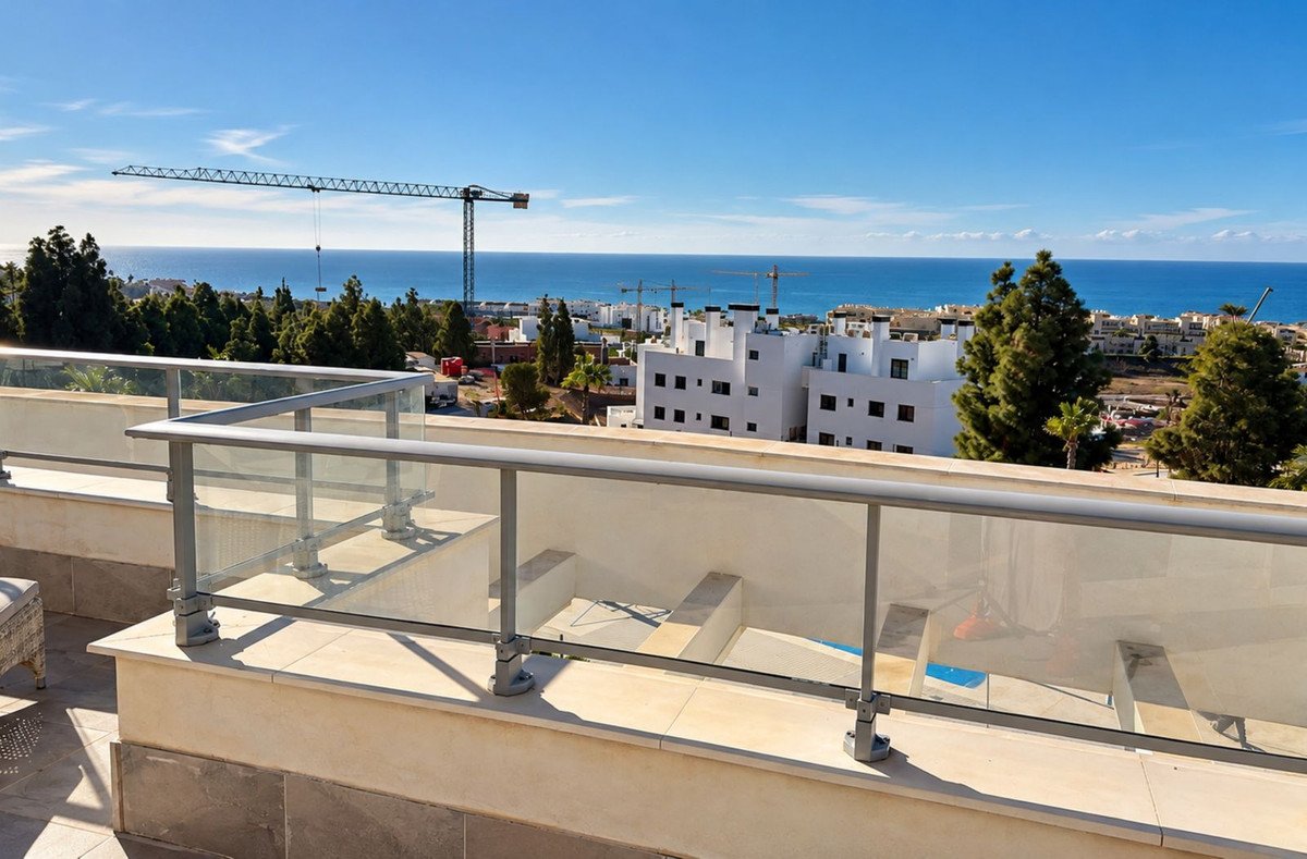 3 Bed Penthouse in Las Lagunas