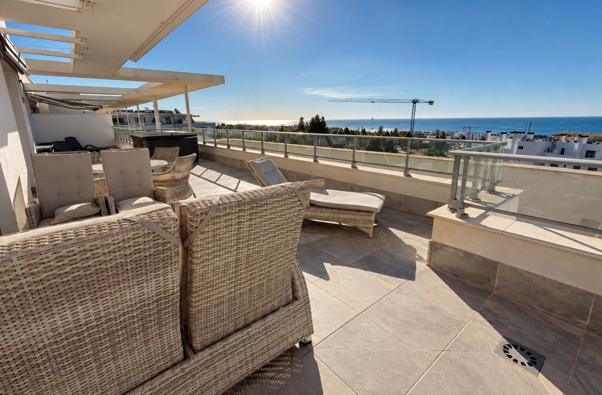 3 Bed Penthouse in Las Lagunas