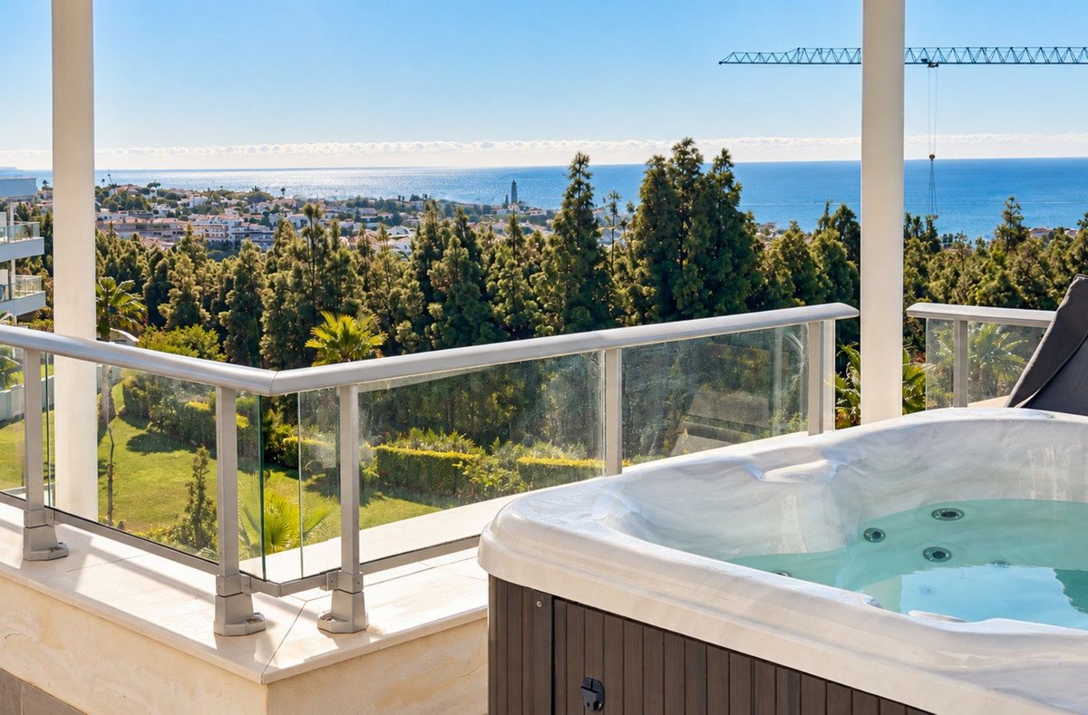 3 Bed Penthouse in Las Lagunas