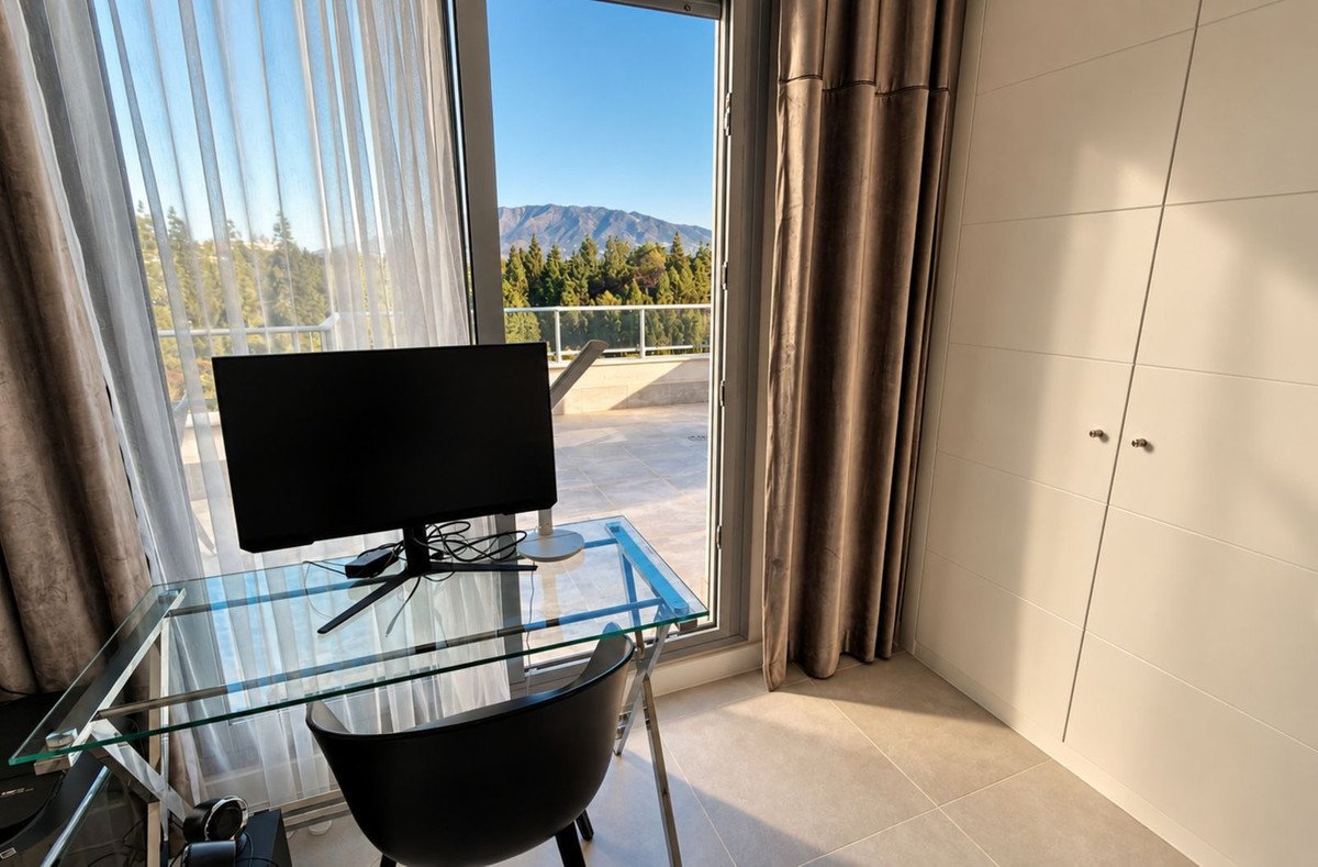 3 Bed Penthouse in Las Lagunas