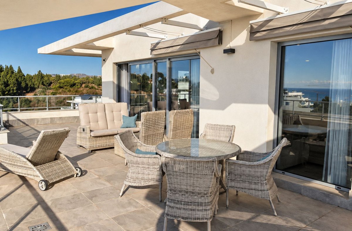 3 Bed Penthouse in Las Lagunas