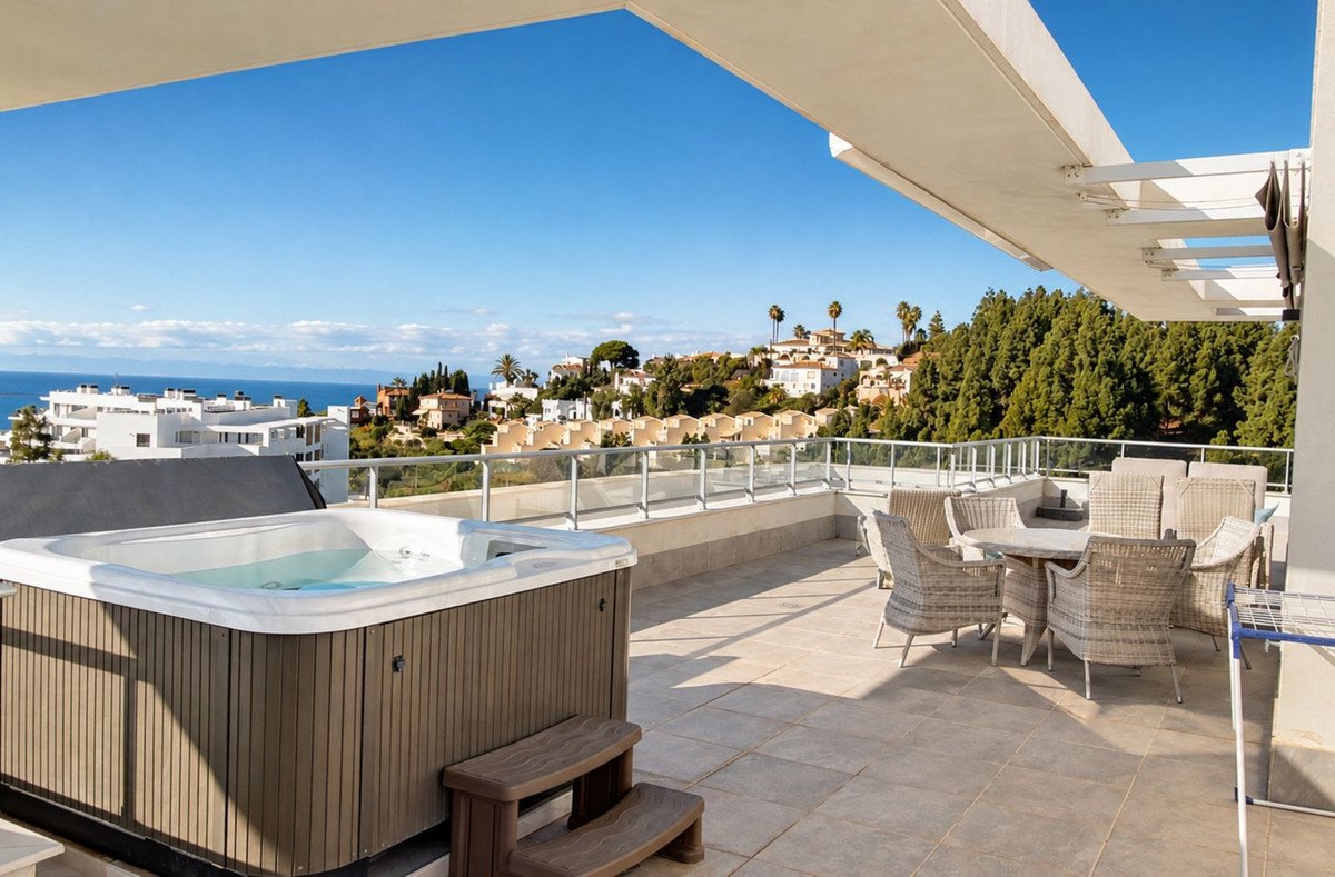 3 Bed Penthouse in Las Lagunas