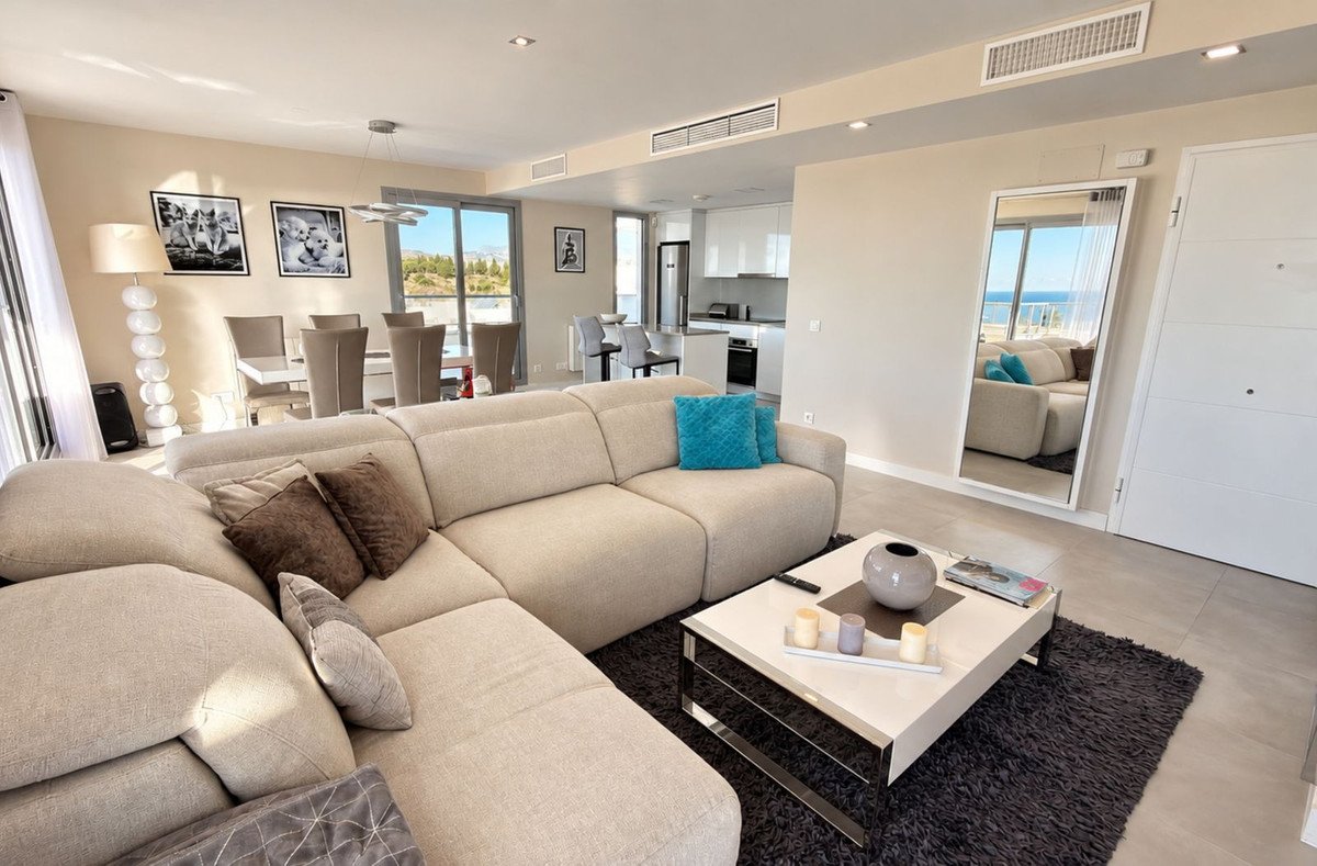 3 Bed Penthouse in Las Lagunas