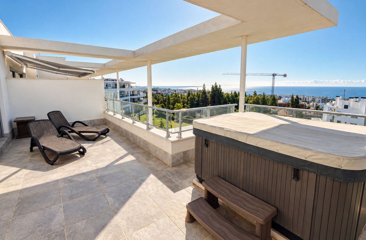3 Bed Penthouse in Las Lagunas