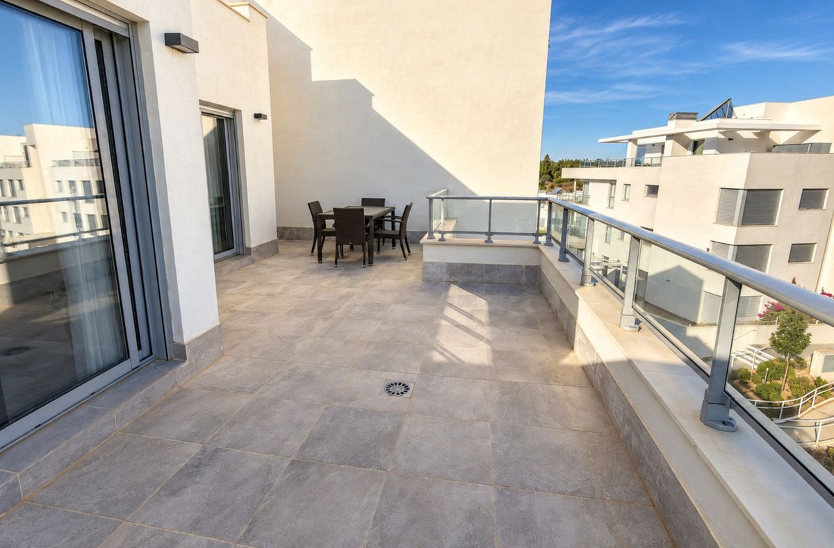 3 Bed Penthouse in Las Lagunas