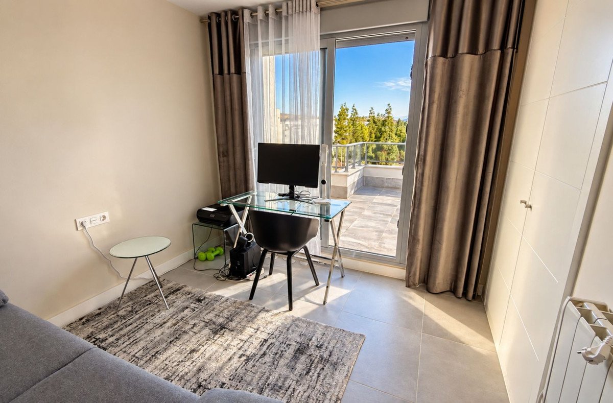3 Bed Penthouse in Las Lagunas