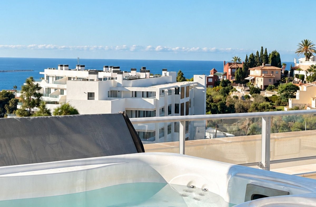 3 Bed Penthouse in Las Lagunas