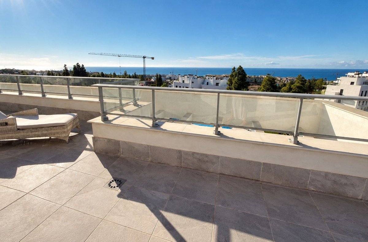 3 Bed Penthouse in Las Lagunas