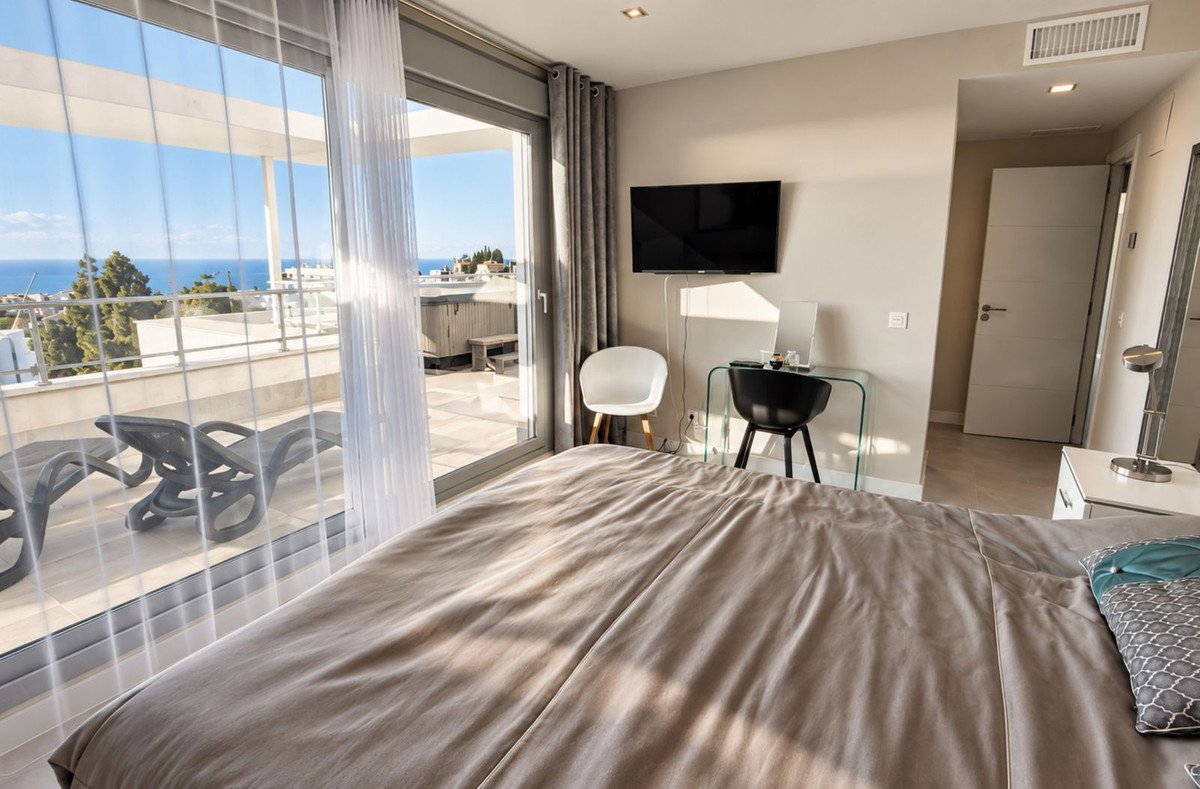 3 Bed Penthouse in Las Lagunas