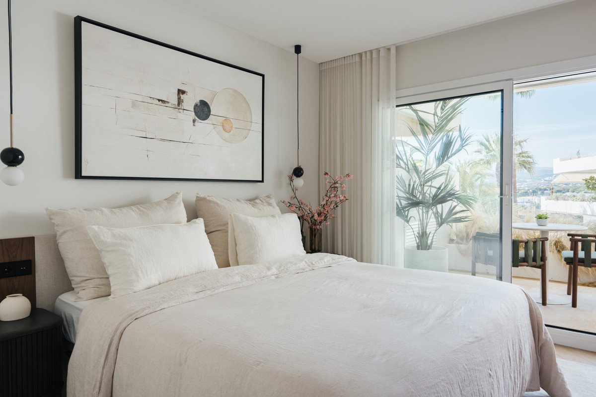 2 Bed Middle Floor Apartment in The Golden Mile