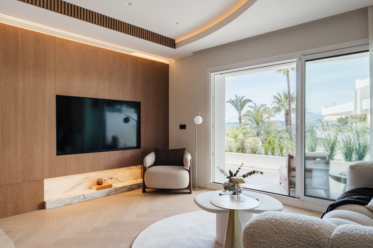 2 Bed Middle Floor Apartment in The Golden Mile