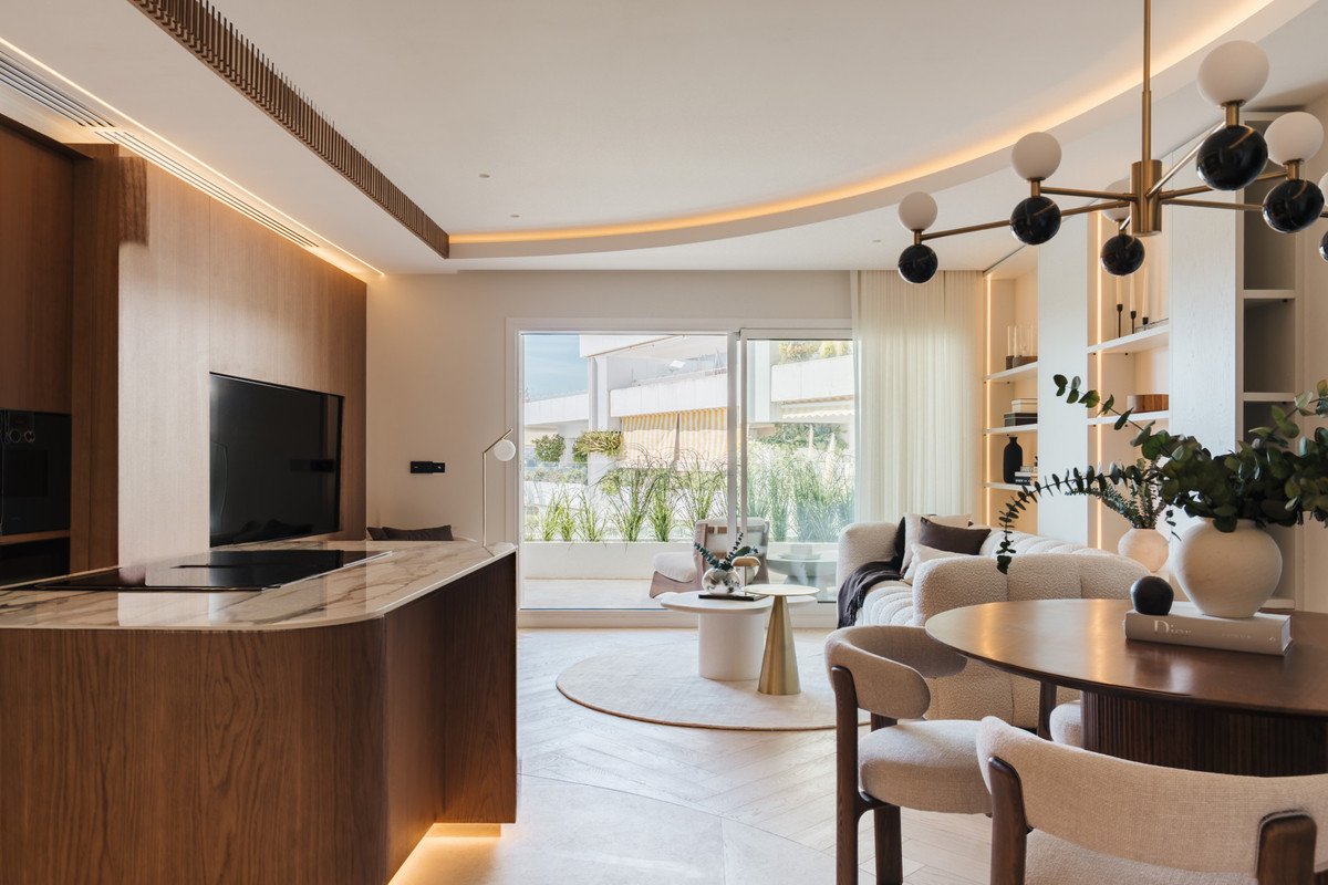 2 Bed Middle Floor Apartment in The Golden Mile