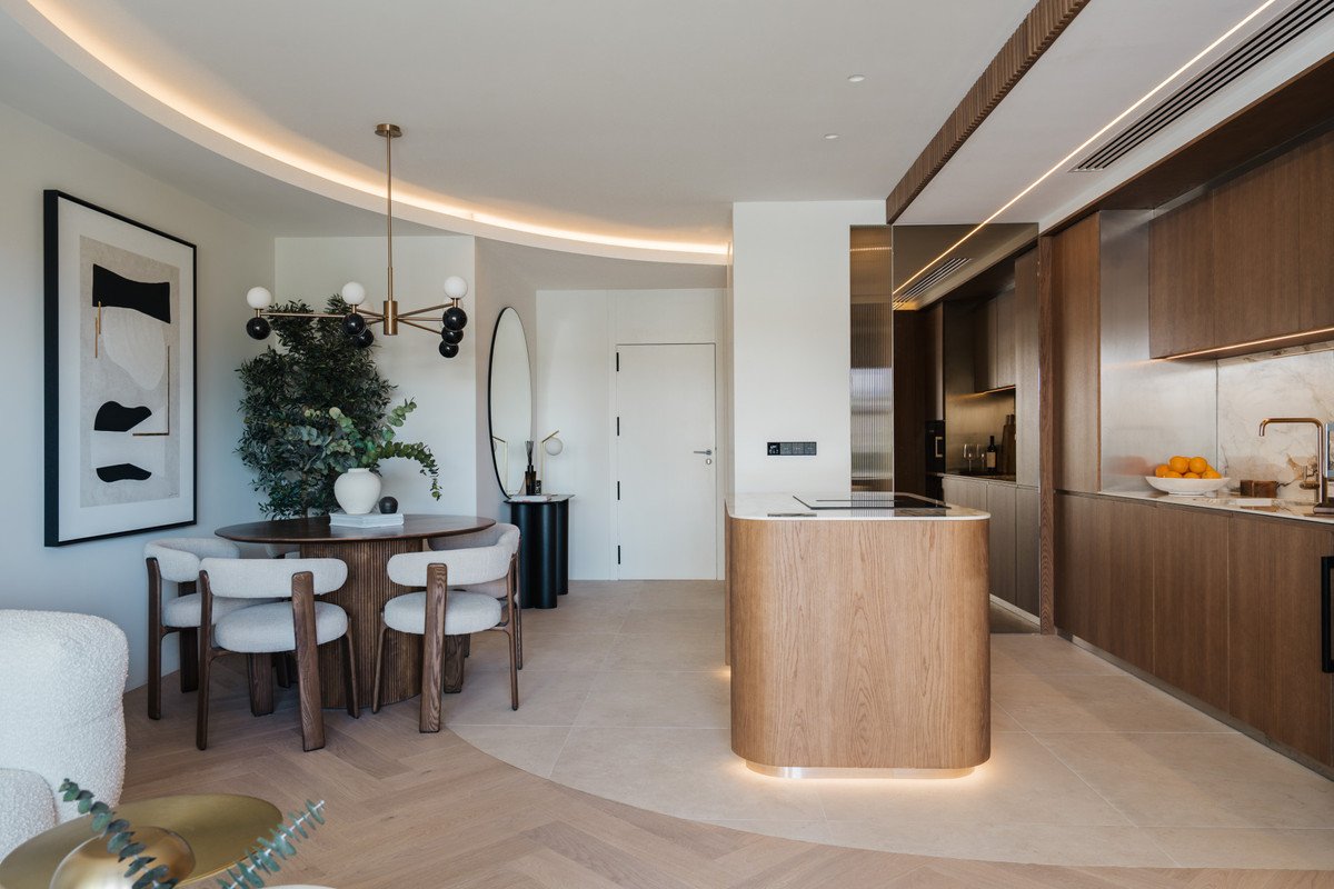 2 Bed Middle Floor Apartment in The Golden Mile