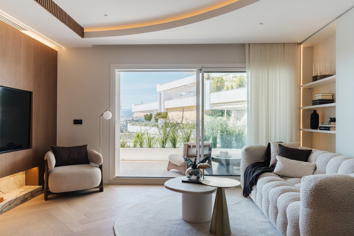 2 Bed Middle Floor Apartment in The Golden Mile