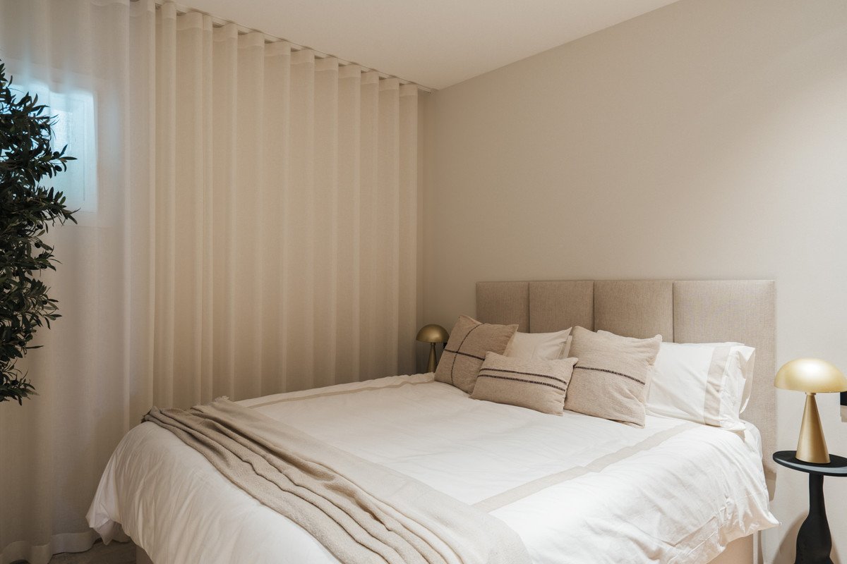 2 Bed Middle Floor Apartment in The Golden Mile