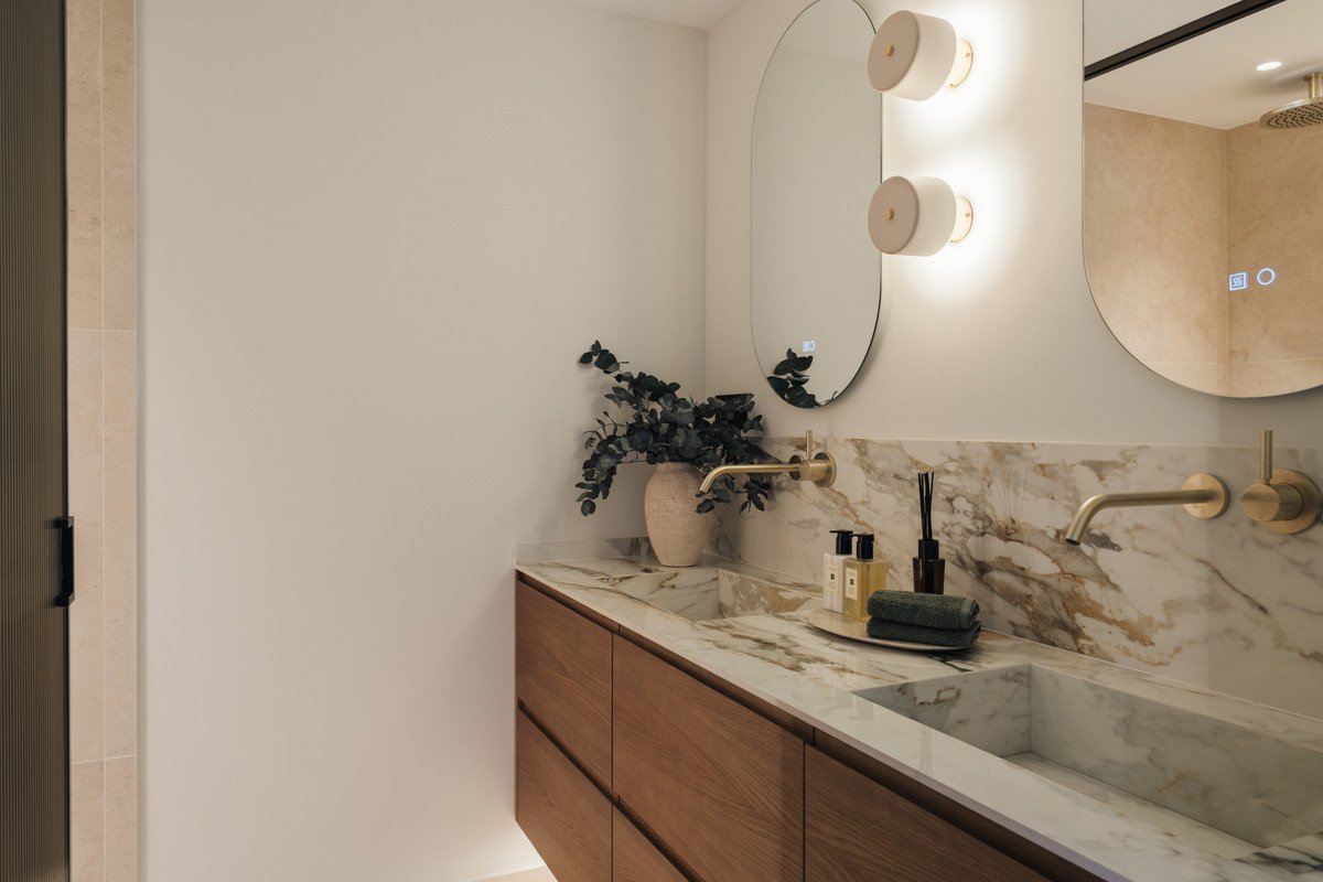 2 Bed Middle Floor Apartment in The Golden Mile