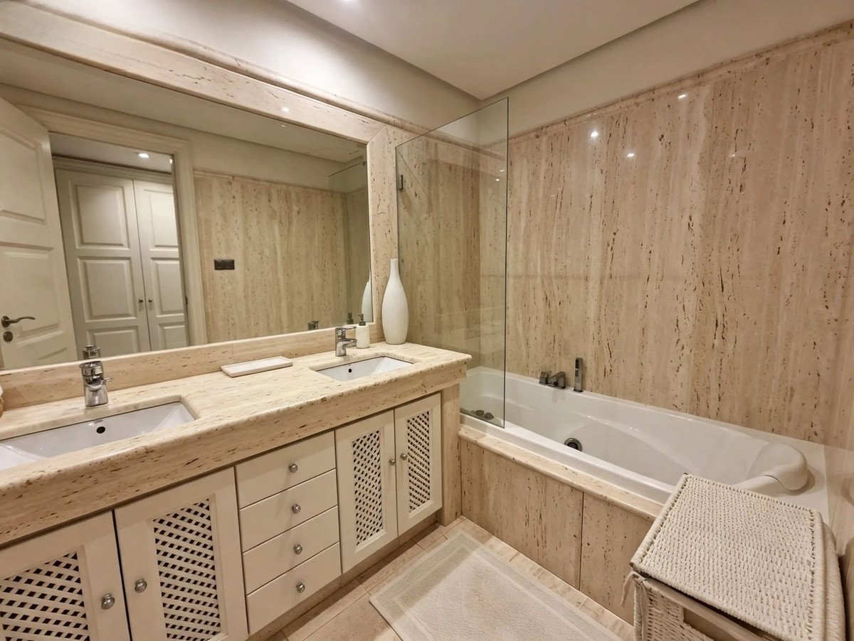 2 Bed Ground Floor Apartment in Estepona